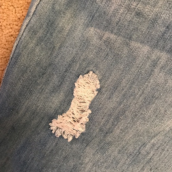 JW Style Denim Blue Jeans Size 12 Capris Distressed Embroidered Touch of Bling - Picture 9 of 14